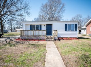 704 S Taylor Ave, Belle, MO 65013