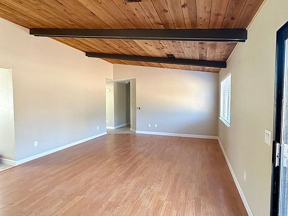 4th image of 735 Walnut Dr