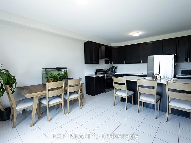 1038 Showman St — Photo 7