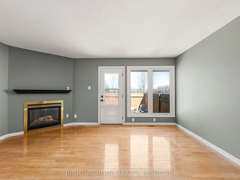 4338 Meadowvale Ln — Photo 5