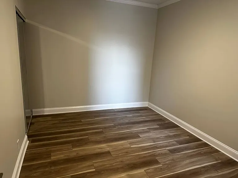 Evelyn Apartments — Photo 9