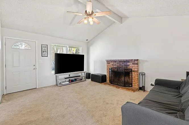 2249 Shadowtree Dr — Photo 2