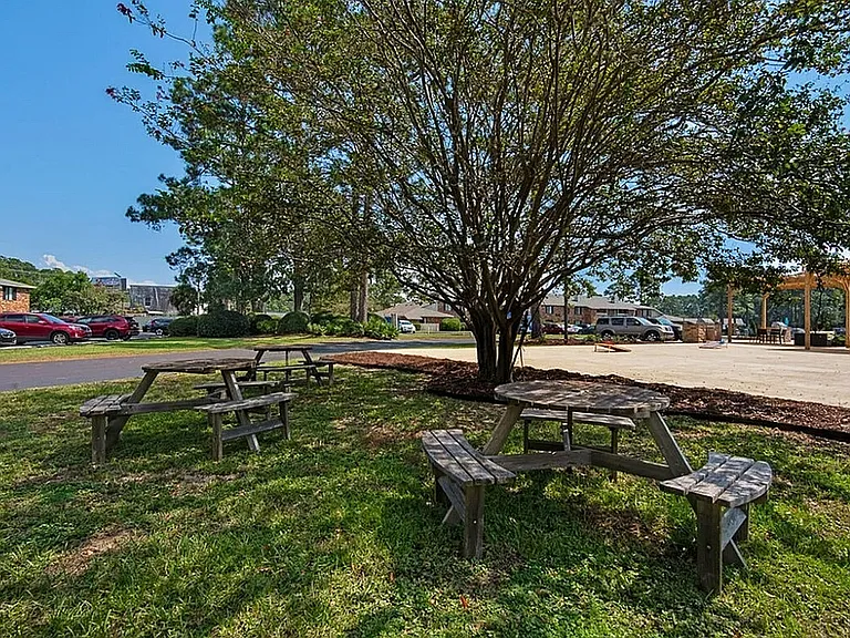 Hunters Pointe Picnic Area