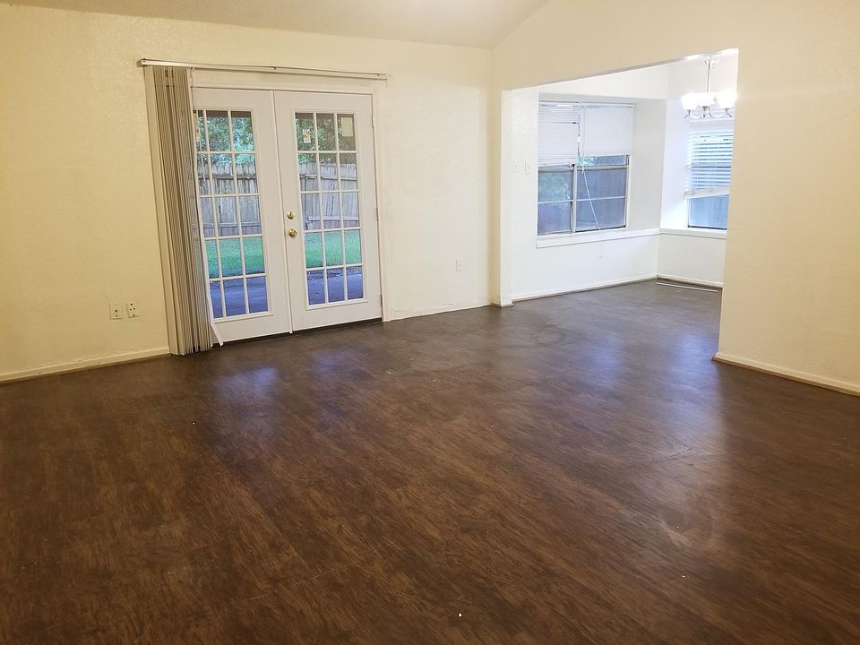2nd image of 15819 Ridgeroe Ln