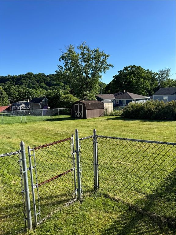 524 Arizona Dr, New Kensington, PA - View 3
