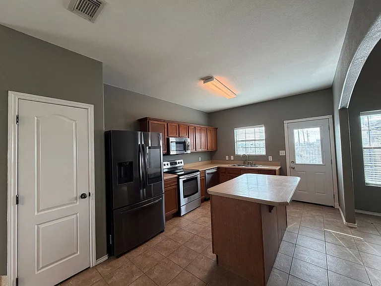 5509 Candace St — Photo 8