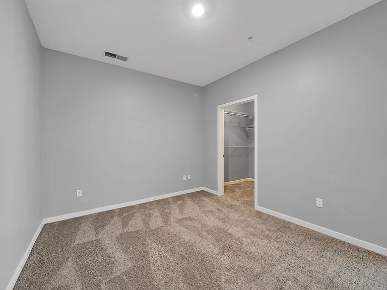 Waters Edge Apartments of Harbortown — Photo 11