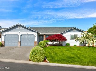 702 S 7th St, Selah, WA 98942