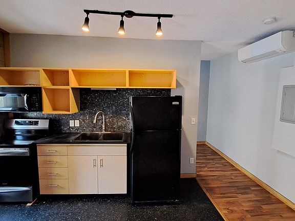 2nd image of 615 E 16th St #206