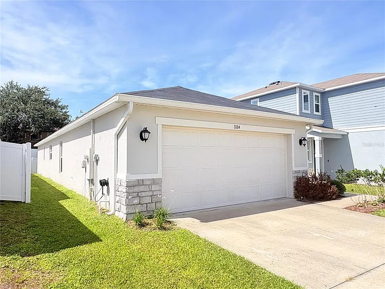 1084 Papaya Cir — Photo 4