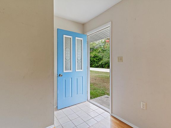 5th image of 16104 Lincoln St