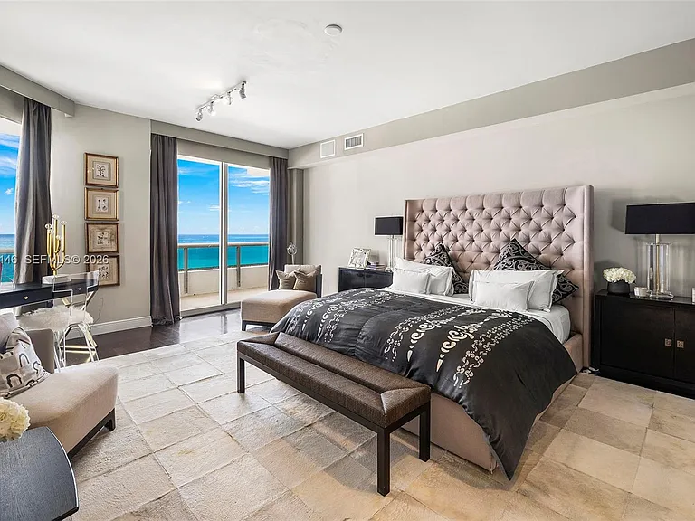 5801 Collins Ave #Penthouse 1600 — Photo 37