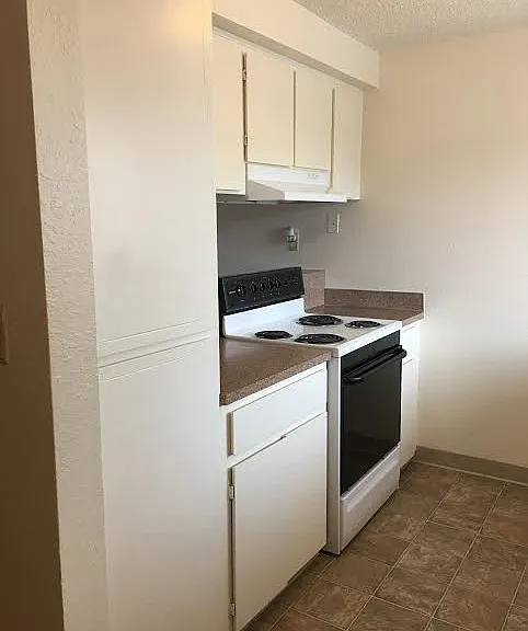Pine Crest Apartments — Photo 12