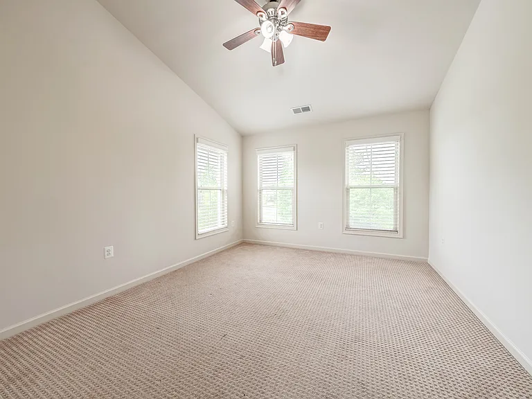 42230 Castle Ridge Sq — Photo 23