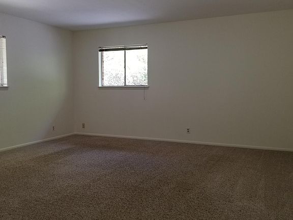 5th image of 315 E Lullwood Ave