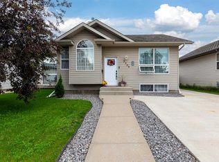 2205 W 51st Ave, Lloydminster, AB T9V 3H4