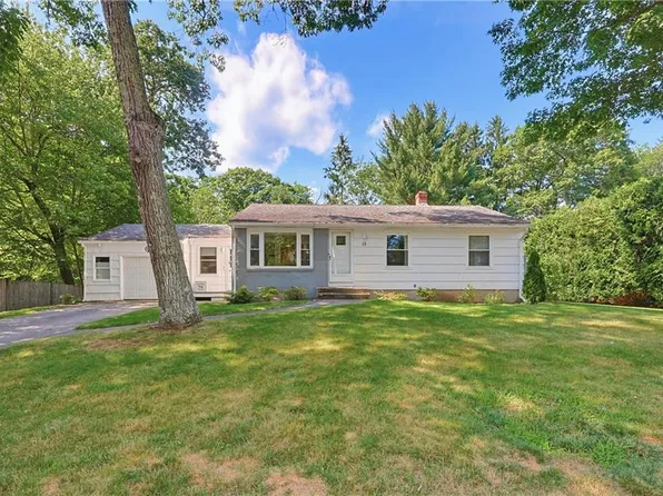 15 Austin Dr, Cumberland, RI 02864