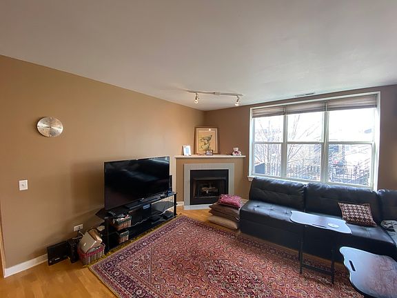 5th image of 120 N Leavitt St Unit 303