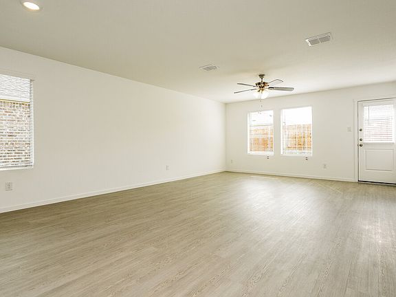 5th image of 138 Glenwood Dr
