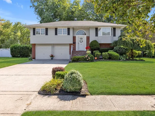 137 Yale Avenue, Oakdale, NY 11769