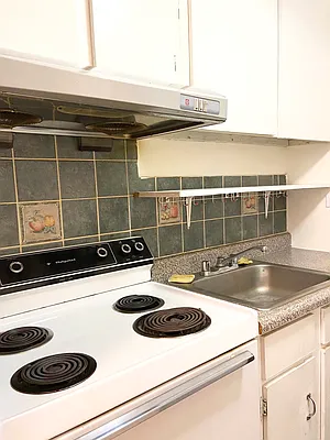 Rented by E Realty International Corp | media 6