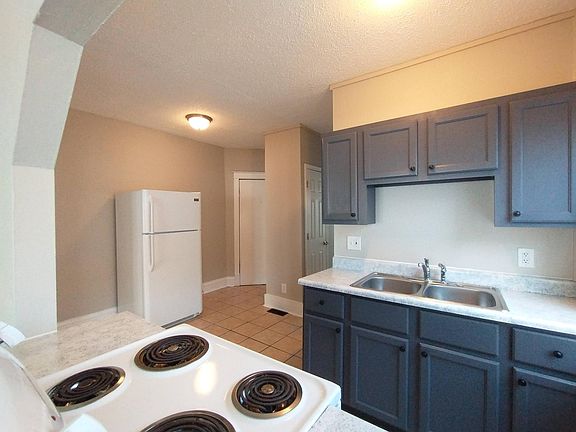 4th image of 3245 Lafayette Ave APT 1E