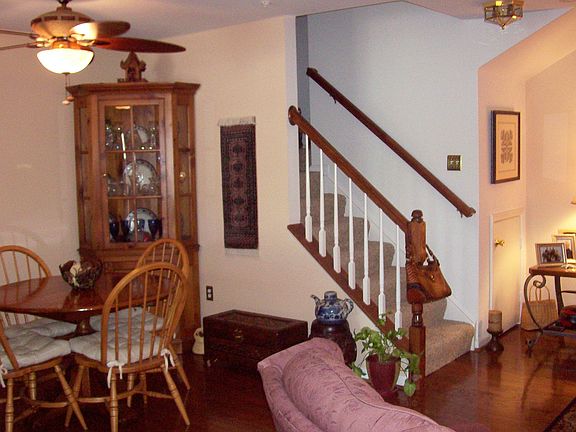 DR off LR to staircase