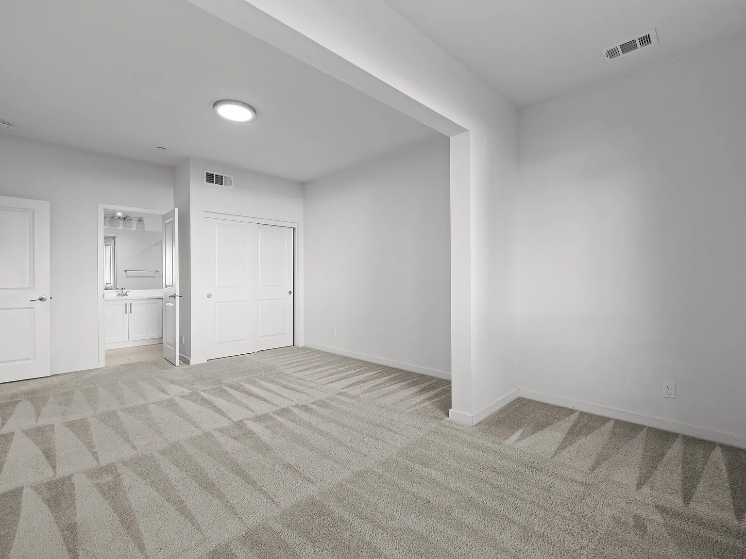 4 bed, 3.5 bath, 2048 sqft, $4,900 — Photo 4
