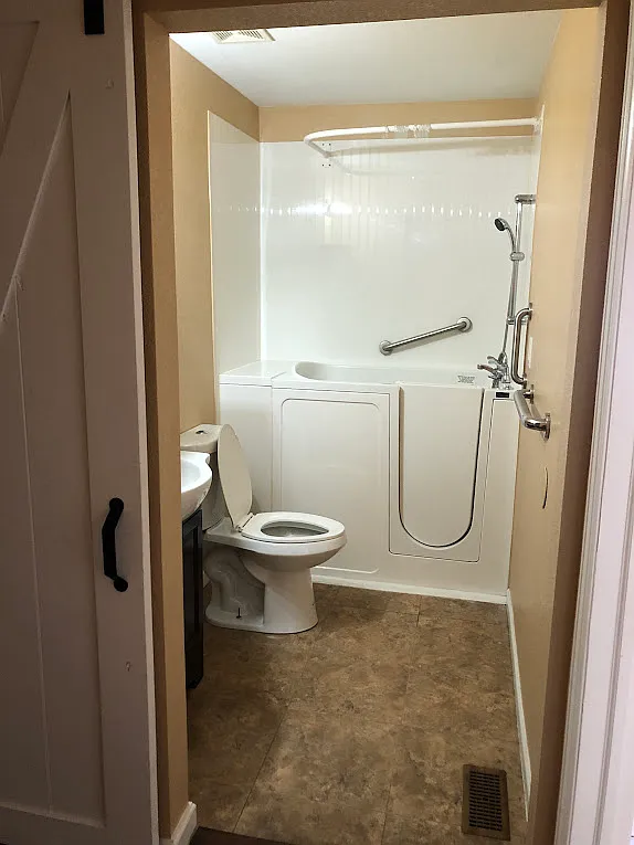 3 bed, 1178 sqft, $2,400 — Photo 4