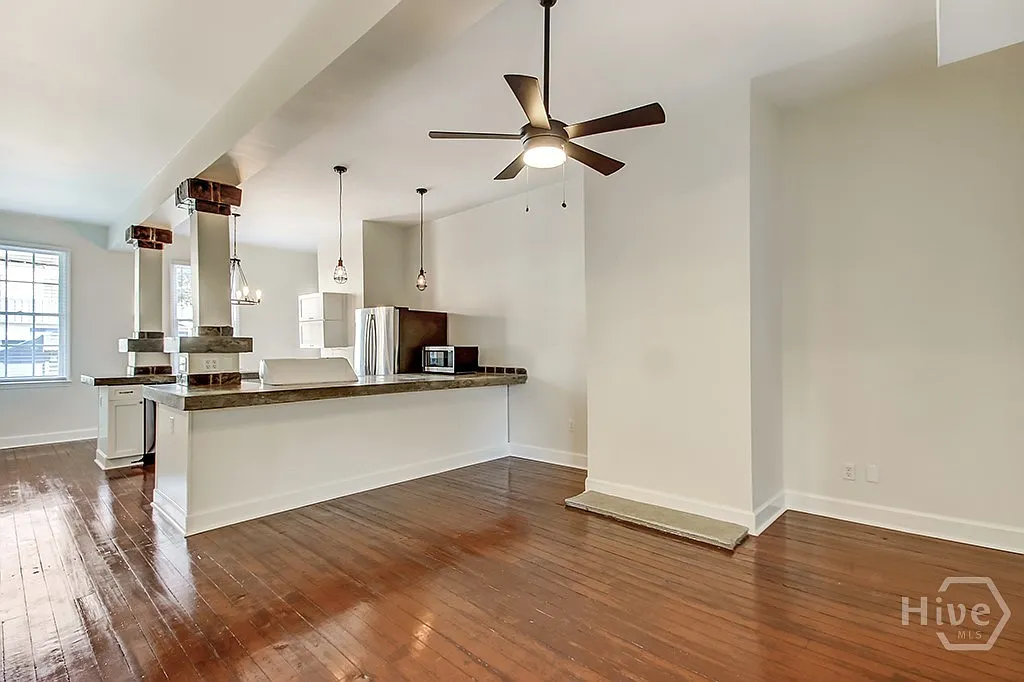 1 bed, 1.0 bath, 867 sqft, $1,800 — Photo 4
