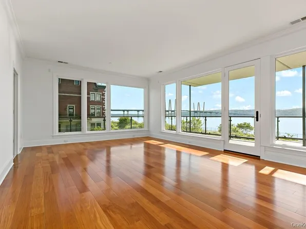 16 Rivers Edge Drive #200, Tarrytown, NY 10591