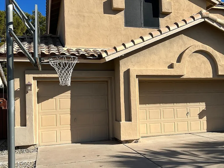 N Kenwood Ln — Photo 35