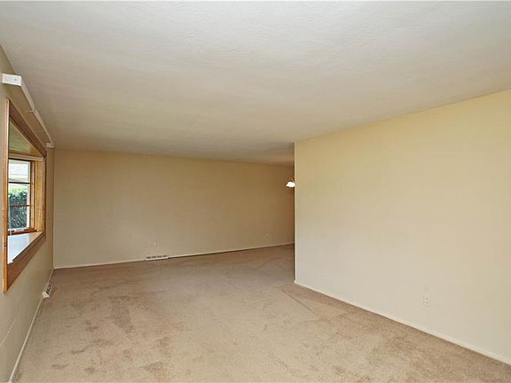 3rd image of 400 Steven Blvd