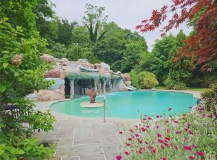 10 Linden Ln, Old Westbury, NY 11568