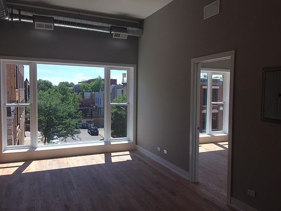 5th image of 1355 N Milwaukee Ave #301