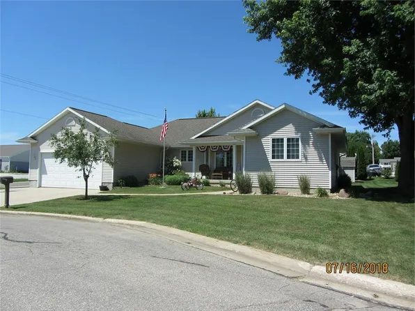 1525 Cantebury Cir, Grundy Center, IA 50638