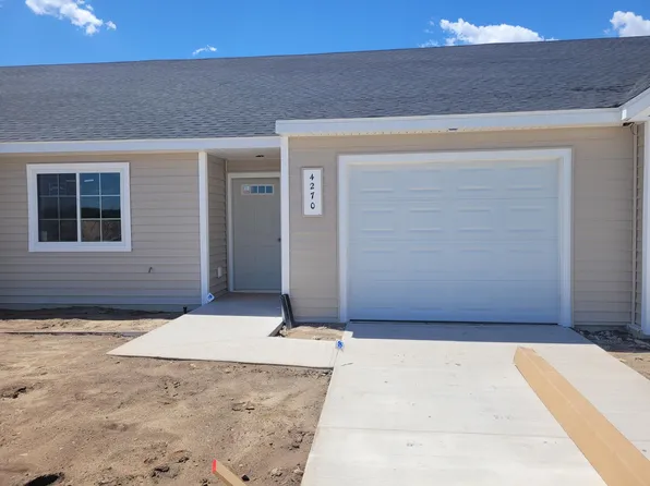 4270 Highpoint Dr, Wayland, MI 49348