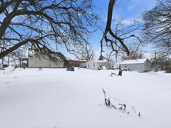 3rd image of 2405 Cass St
