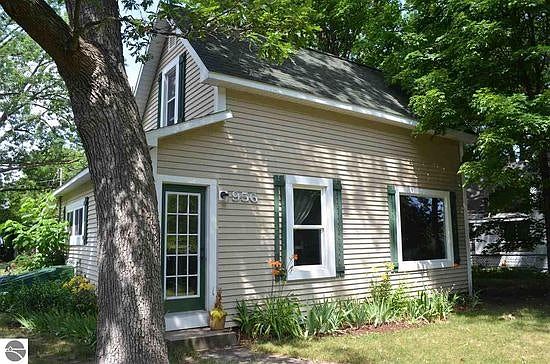 1st image of 956 Barlow St