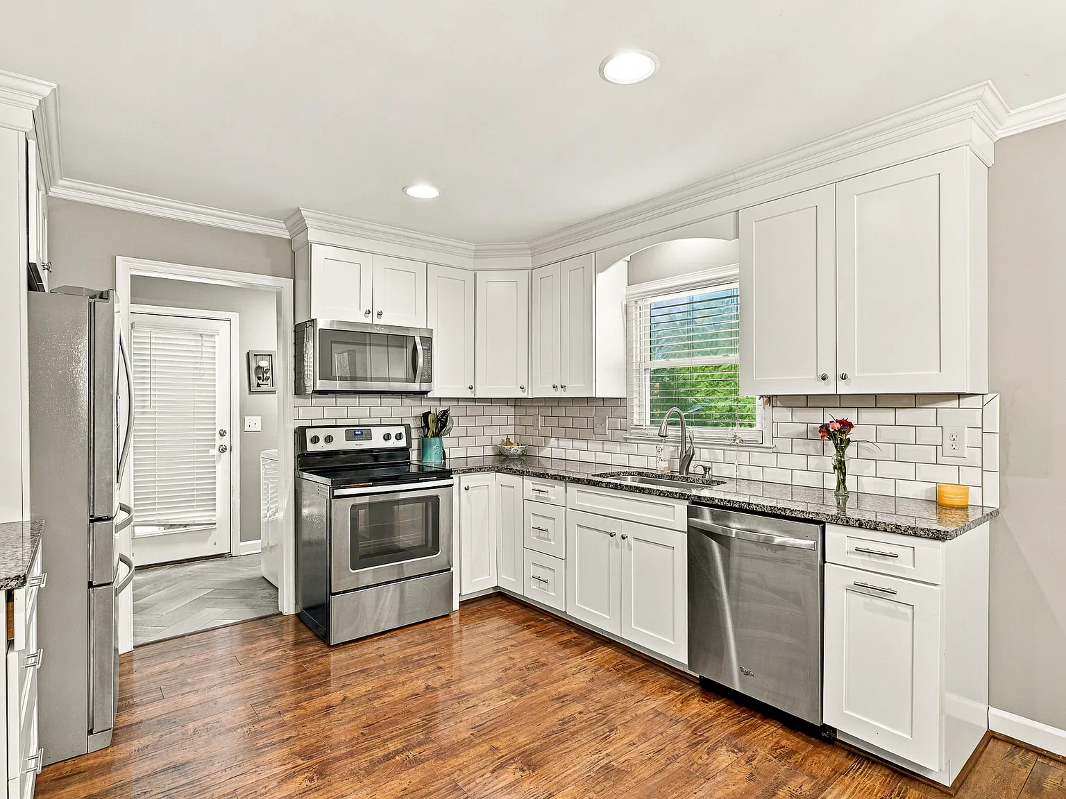 2 bed, 1385 sqft, $2,200 — Photo 4