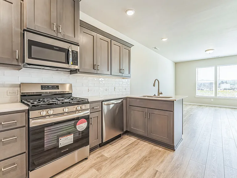 8457 SE Kinnaman St — Photo 6