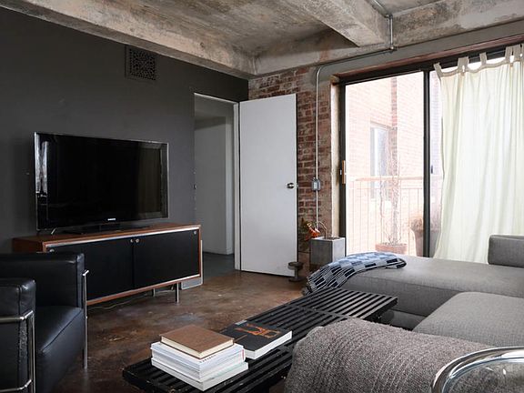 5th image of 330 Wythe Ave APT 4E
