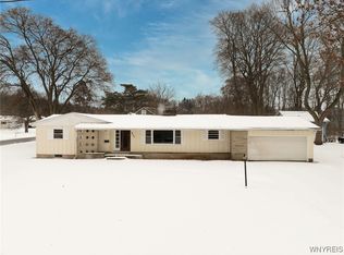 8426 Maplewood Dr, Gasport, NY 14067