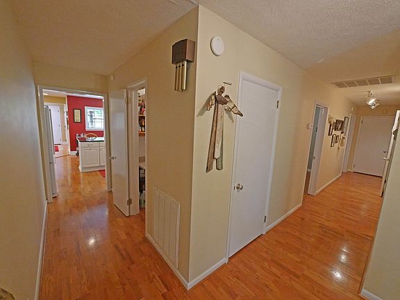 5th image of 800 Woodland Ave