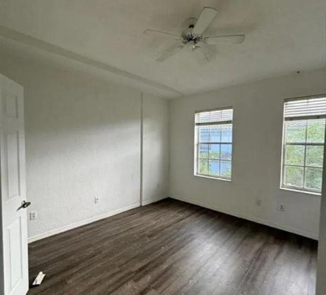 701 SW 148th Ave — Photo 3