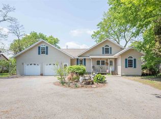 18224 River Rd N, Cordova, IL 61242