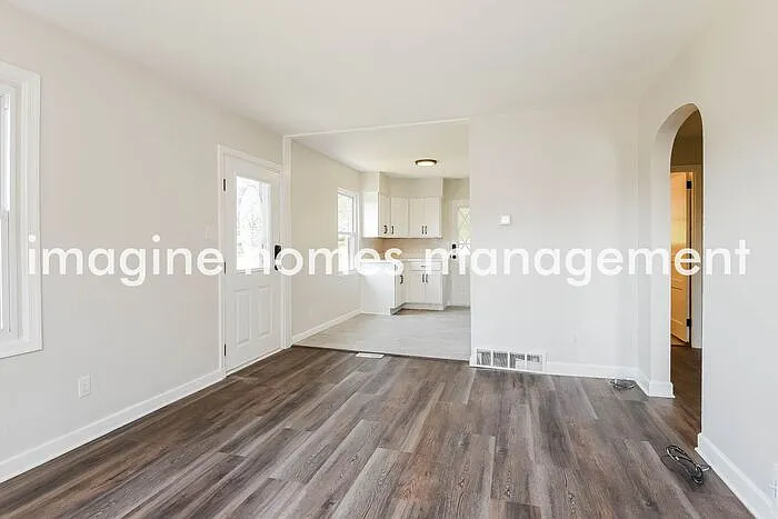 3 bed, 1.5 bath, 1088 sqft, $1,695 — Photo 4