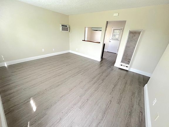 5th image of 831 S Oaks Ave APT D