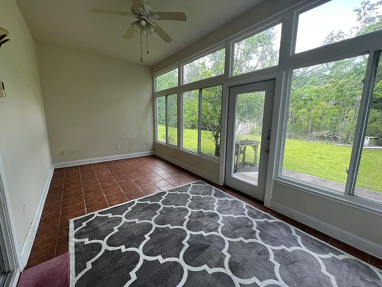 212 Summer Rain Ct — Photo 26