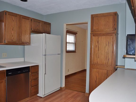 3rd image of 719 Brookside Dr
